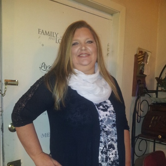 Meet your Posher, Annette - Picture 1 of 1